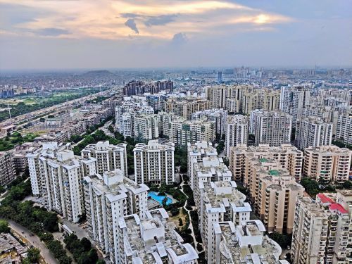 Dehradun to Noida Taxi Service